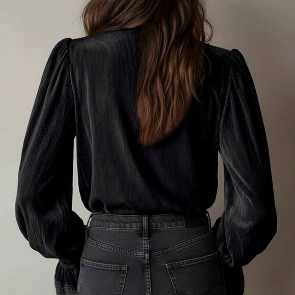 Black Elegant Women's Velvet Blouse with Lace Patchwork - Picture 2 of 4